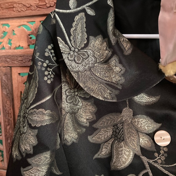 Brocade jacket with fur collar - Picture 6 of 12